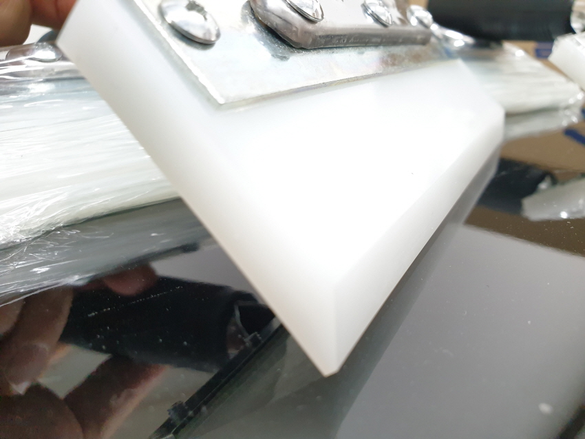 6%25EC%259D%25B8%25EC%25B9%2598%2Bpro%2Bsqueegee%2Bwith%2Bbevelled%2Bblade121.jpg